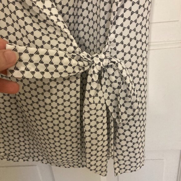 Womens Lightweight Geometric Wrap Work Blouse - Picture 2 of 6